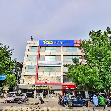 Leo Hotel Ahmadábád Kültér fotó