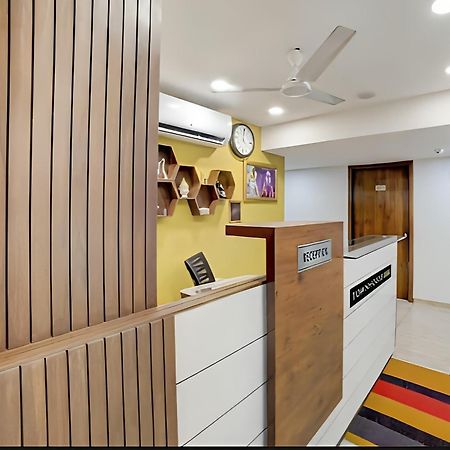Leo Hotel Ahmadábád Kültér fotó