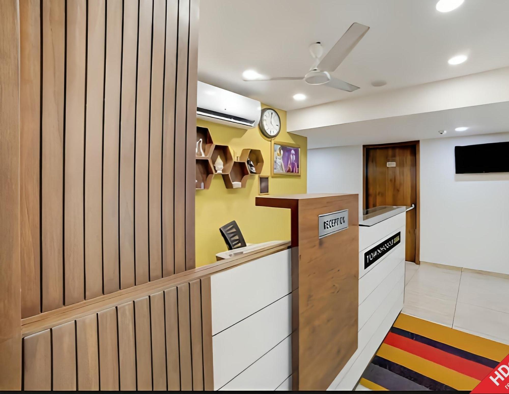 Leo Hotel Ahmadábád Kültér fotó