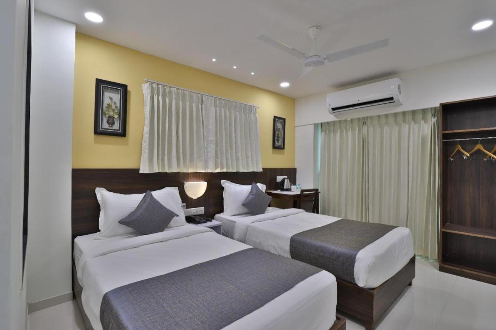 Leo Hotel Ahmadábád Kültér fotó