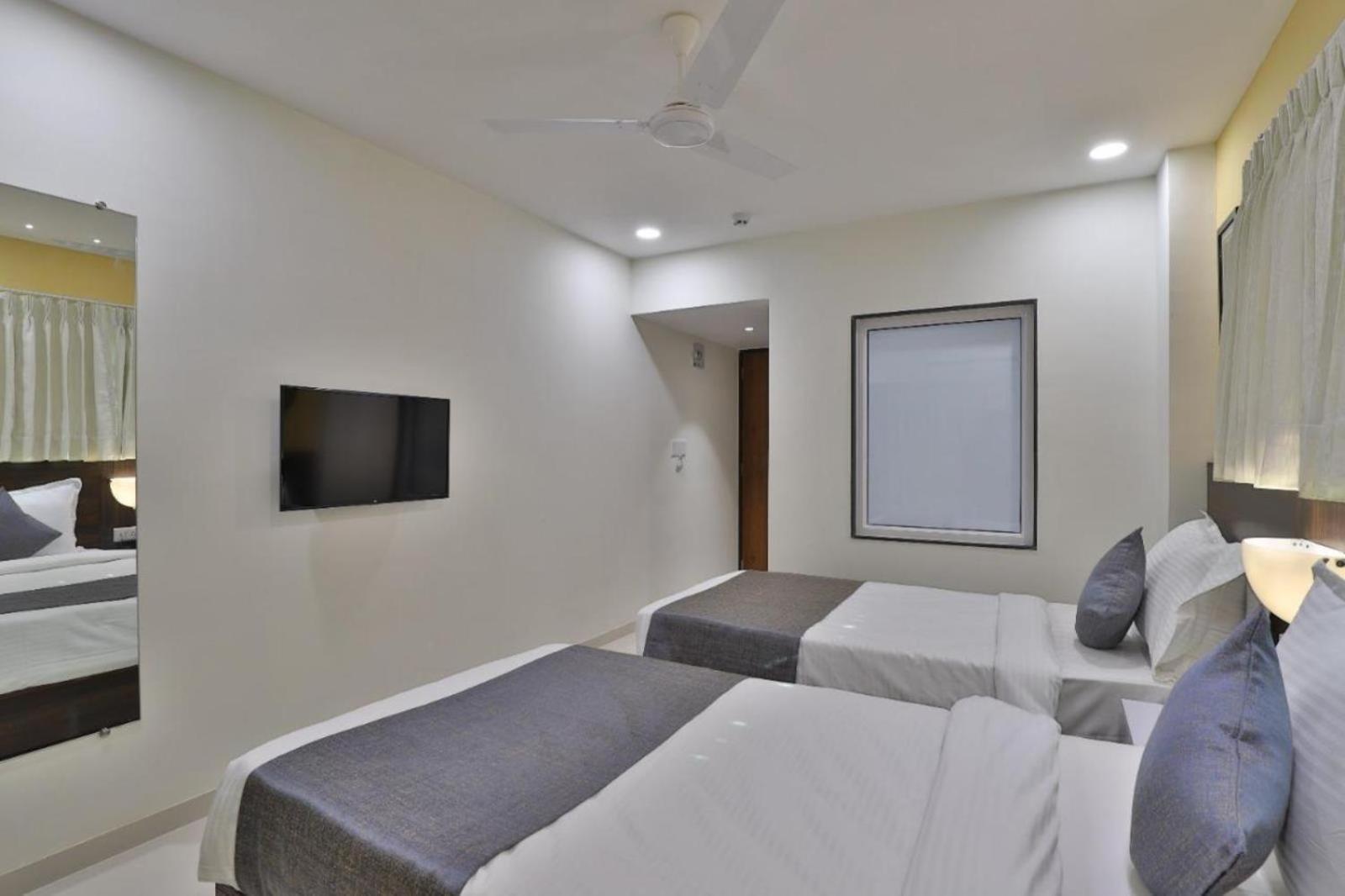 Leo Hotel Ahmadábád Kültér fotó