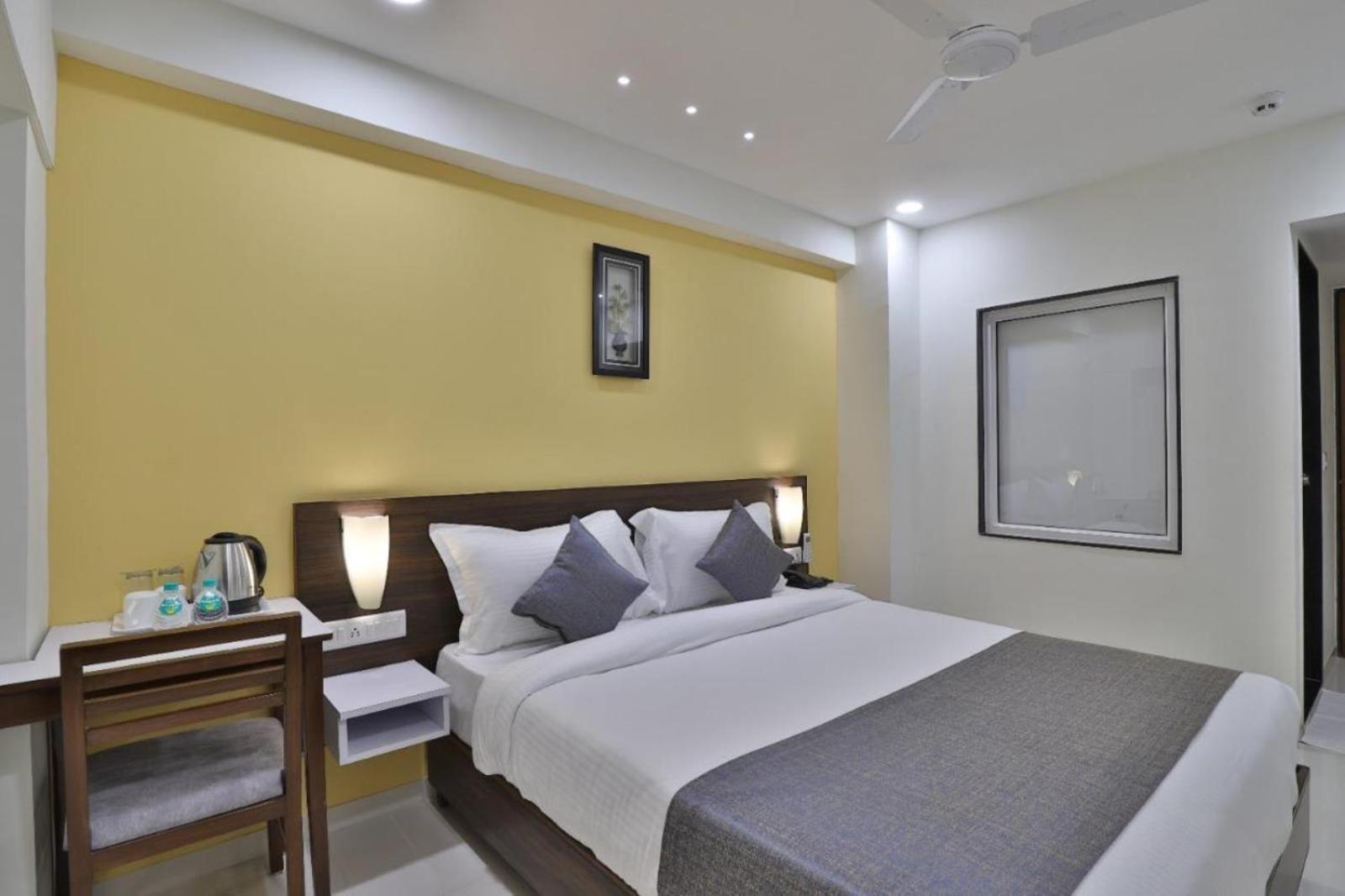 Leo Hotel Ahmadábád Kültér fotó